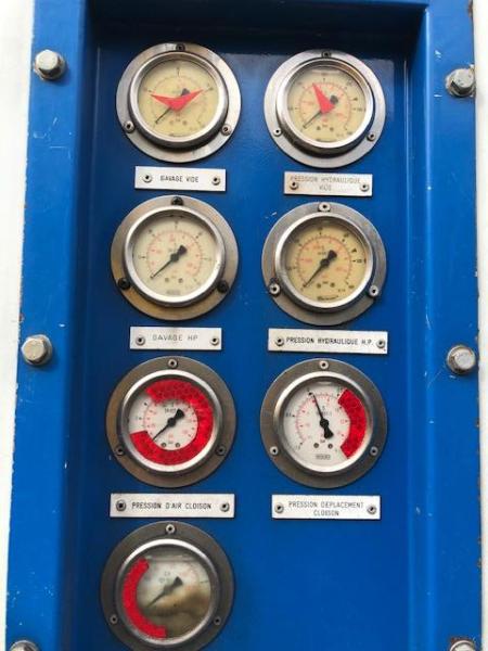Komunalne Renault HYDROCUREUR l&#039;ensemble trr + SREM SAMRO HYDROCUREUR cuve 15m3