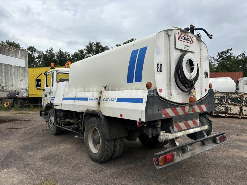 Engin de voirie Renault M160 cuve 7000L Camion laveuse