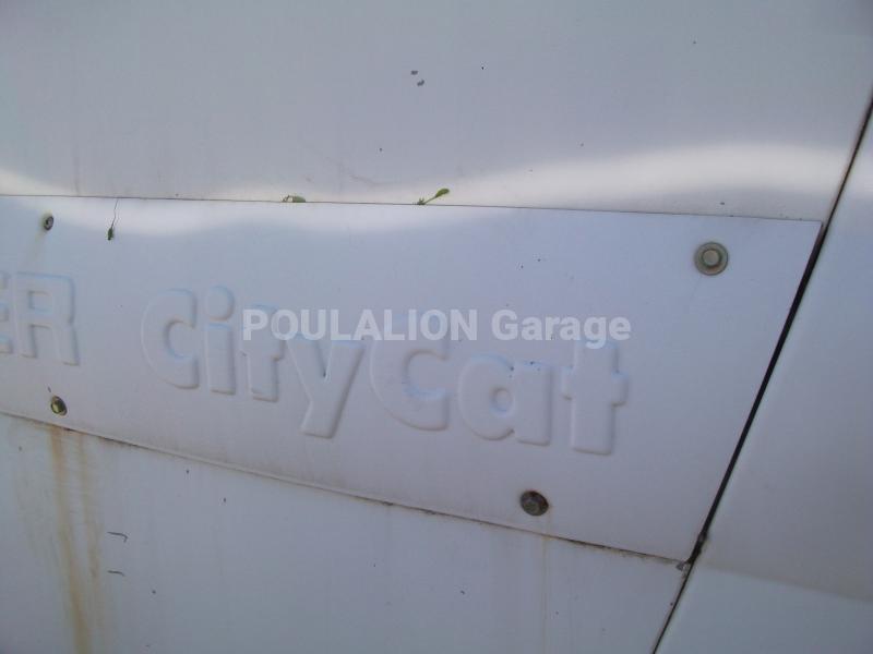 Engin de voirie EUROVOIRIE BUCHER CITY CAT TROIS BALAIS Camion balayeuse