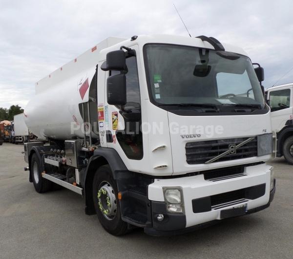 Camion Volvo FES 42260 MAGYAR 13000 L 4 cpts Citerne Hydrocarbures