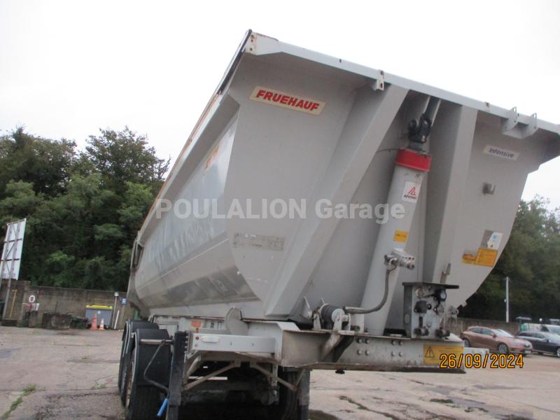 Semi-remorque Fruehauf INTENSIVE 3essieux 1-er ESSIEU RELEVABLE 3-ème essieu autovireur Benne Benne TP