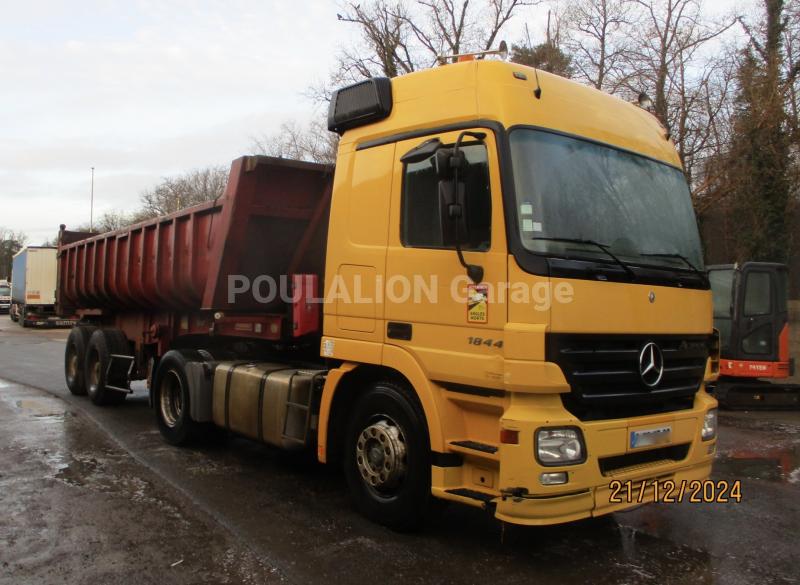 Ensemble routier Mercedes ACTR0S 1844 Benne Benne arrière