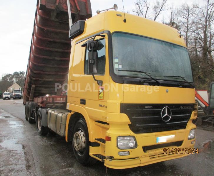 Ensemble routier Mercedes ACTR0S 1844 Benne Benne arrière