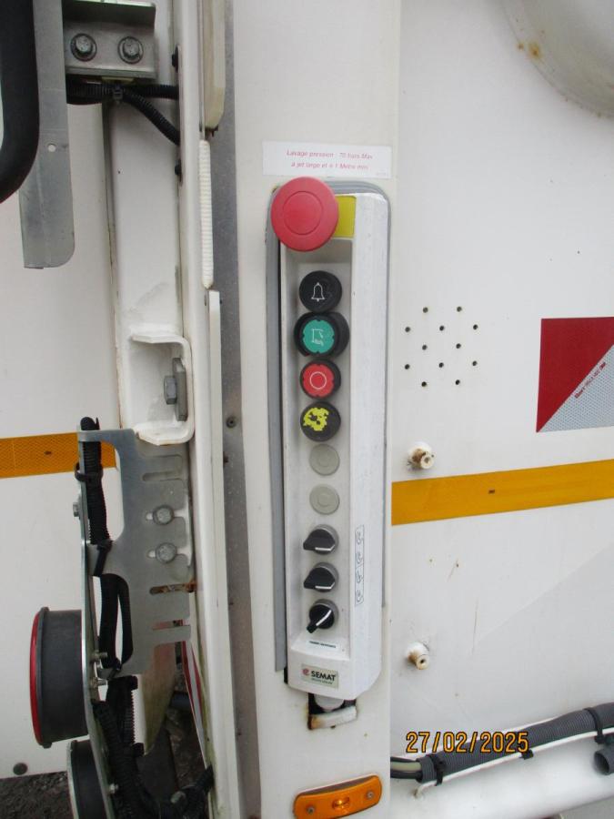 Mezzo di rete stradale Renault D WIDE