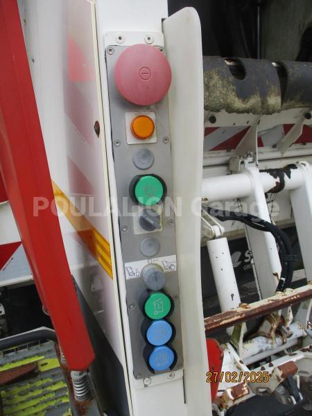 Mezzo di rete stradale Renault D WIDE