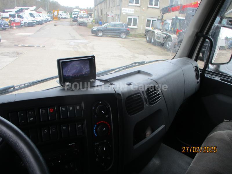 Mezzo di rete stradale Renault D WIDE
