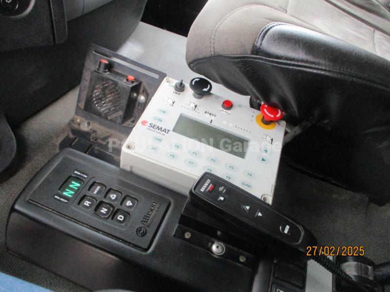 Mezzo di rete stradale Renault D WIDE