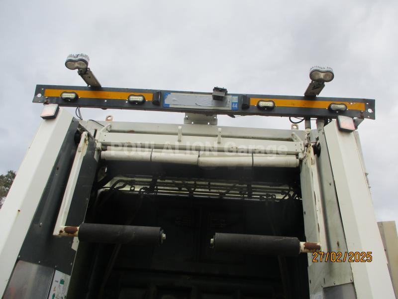 Mezzo di rete stradale Renault D WIDE