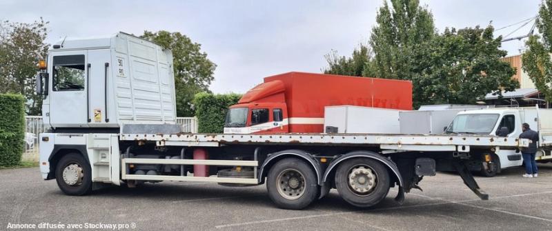 Photo Renault MAGNUM 480 DXL PORTE CONTAINER ESSIEU RELEVABLE image 1/8