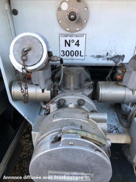 Photo Renault MIDLUM 270.16 4x2 CITERNE CM 64  11 000 L 4 COMPARTIMENTS  1/2000 I 2/2000. I 3/4000  I 4/3000 image 11/24