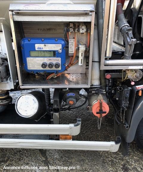Photo Renault MIDLUM 270.16 4x2 CITERNE CM 64  11 000 L 4 COMPARTIMENTS  1/2000 I 2/2000. I 3/4000  I 4/3000 image 12/24
