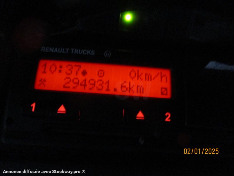 Photo Renault MIDLUM 270.16 4x2 CITERNE CM 64  11 000 L 4 COMPARTIMENTS  1/2000 I 2/2000. I 3/4000  I 4/3000 image 23/24
