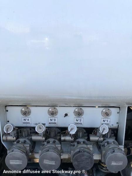 Photo Renault MIDLUM 270.16 4x2 CITERNE CM 64  11 000 L 4 COMPARTIMENTS  1/2000 I 2/2000. I 3/4000  I 4/3000 image 7/24