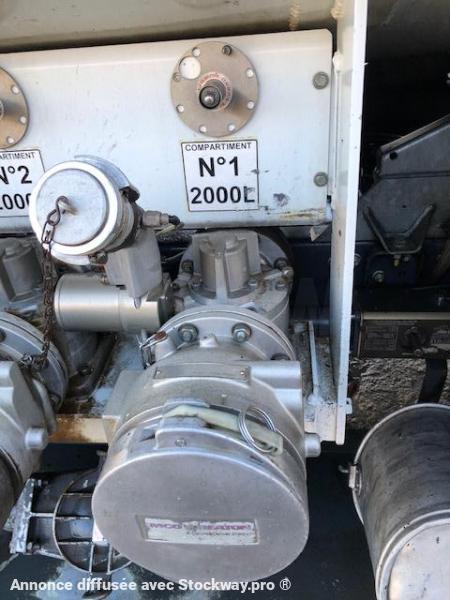 Photo Renault MIDLUM 270.16 4x2 CITERNE CM 64  11 000 L 4 COMPARTIMENTS  1/2000 I 2/2000. I 3/4000  I 4/3000 image 8/24