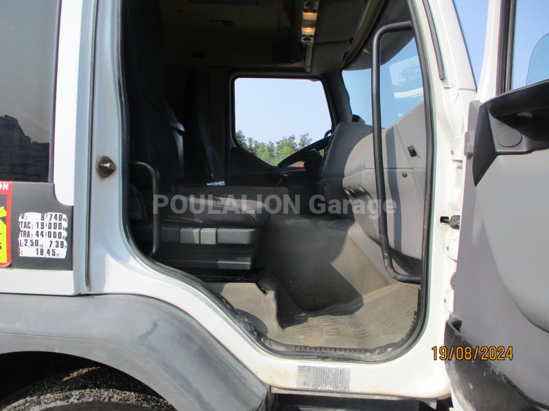 Camion Renault 210.19 4x2 MAGYAR 12500 L Citerne Hydrocarbures