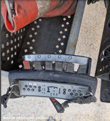 Photo Mercedes AROCS 5 3246 TLG-ENT 8x4 AVEC GRUE HIABX-325HIPRO RALENTISSEUR MOTEUR image 19/39