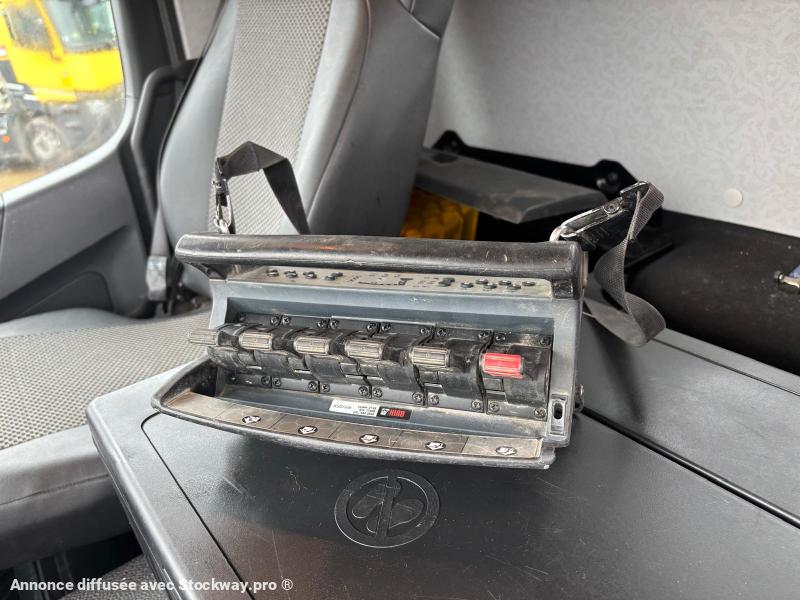 Photo Mercedes AROCS 5 3246 TLG-ENT 8x4 AVEC GRUE HIABX-325HIPRO RALENTISSEUR MOTEUR image 21/39