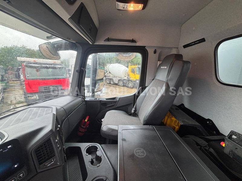 Camion Mercedes AROCS 5 3246 TLG-ENT 8x4 AVEC GRUE HIABX-325HIPRO RALENTISSEUR MOTEUR Plateau