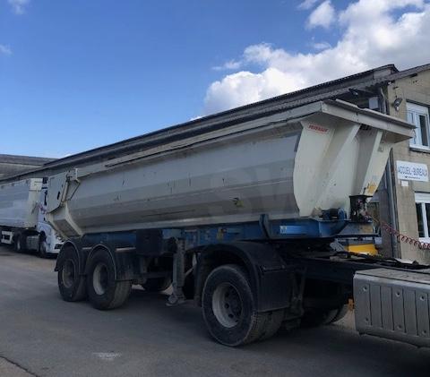 Semi-remorque Fruehauf porte hydraulique