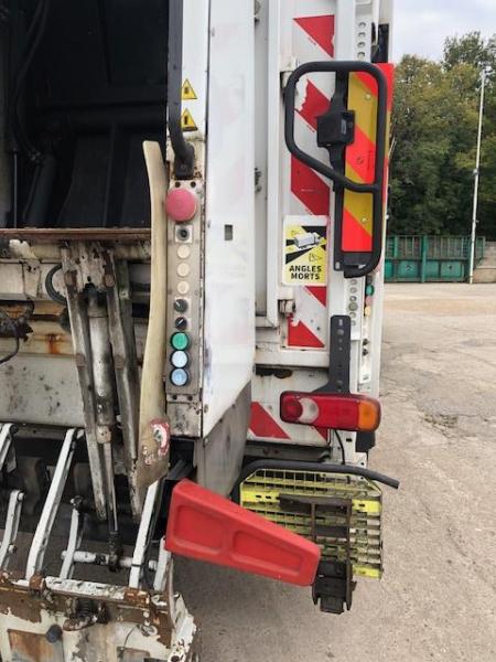 Engin de voirie Mercedes Actros 2532