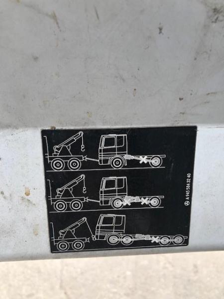 Engin de voirie Mercedes Actros 2532