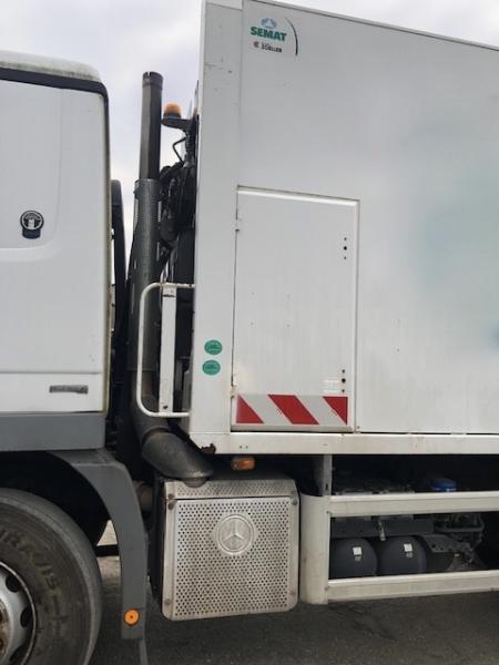 Engin de voirie Mercedes Actros 2532