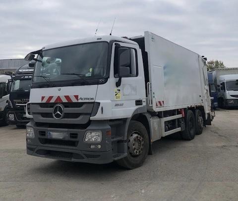 Engin de voirie Mercedes Actros 2532