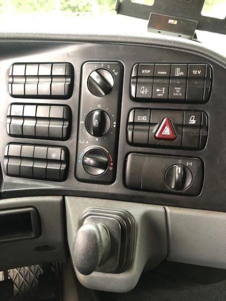 Engin de voirie Mercedes Actros 2532