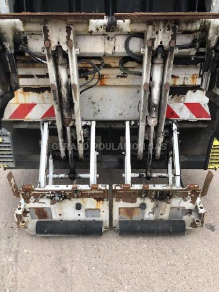 Engin de voirie Mercedes Actros 2532 Camion benne à ordures ménagères