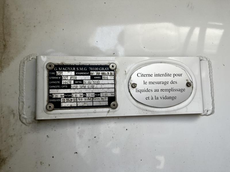 Camion Renault 280 E6  D18 P 4X2 CITERNE CARB LEG 14000 L