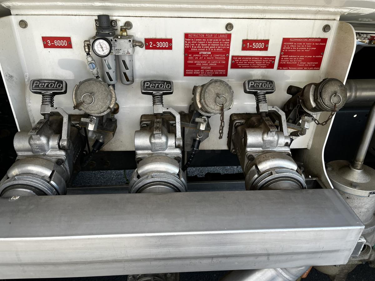 Camion Renault 280 E6  D18 P 4X2 CITERNE CARB LEG 14000 L