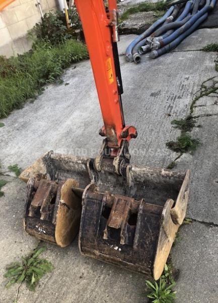 Pelle Kubota U15-3 VHG Canopy 1T5  sur chenilles AVEC 3 GODETS Mini-pelle