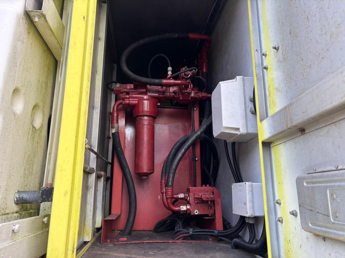 Engin de voirie Mercedes Atego 2628