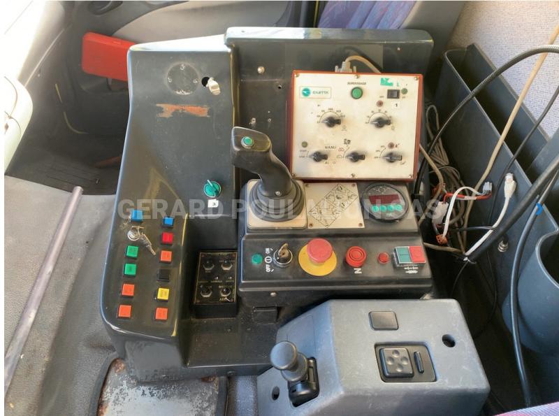 Engin de voirie Mercedes Atego 2628 AVEC SALEUSE GILETTA Camion saleuse