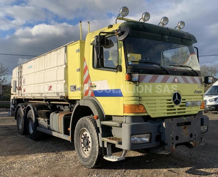 Engin de voirie Mercedes Atego 2628 AVEC SALEUSE GILETTA Camion saleuse