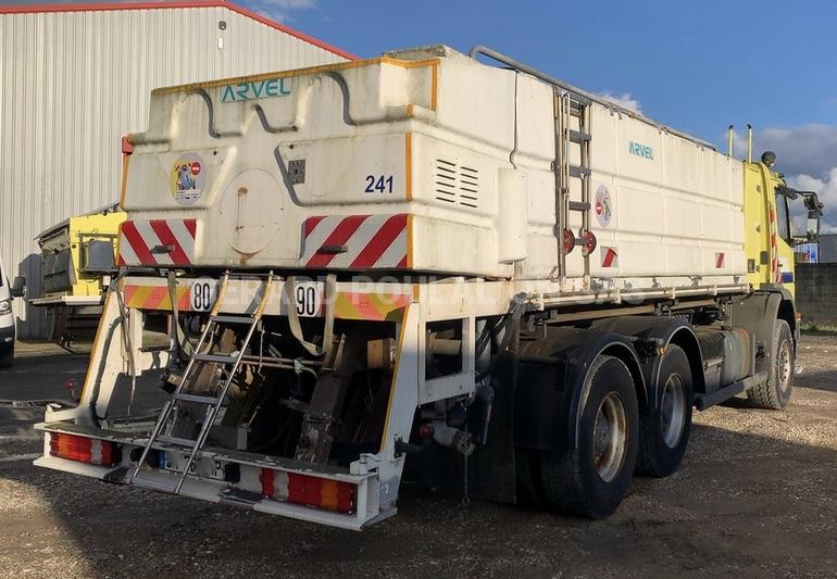 Engin de voirie Mercedes Atego 2628 AVEC SALEUSE GILETTA Camion saleuse