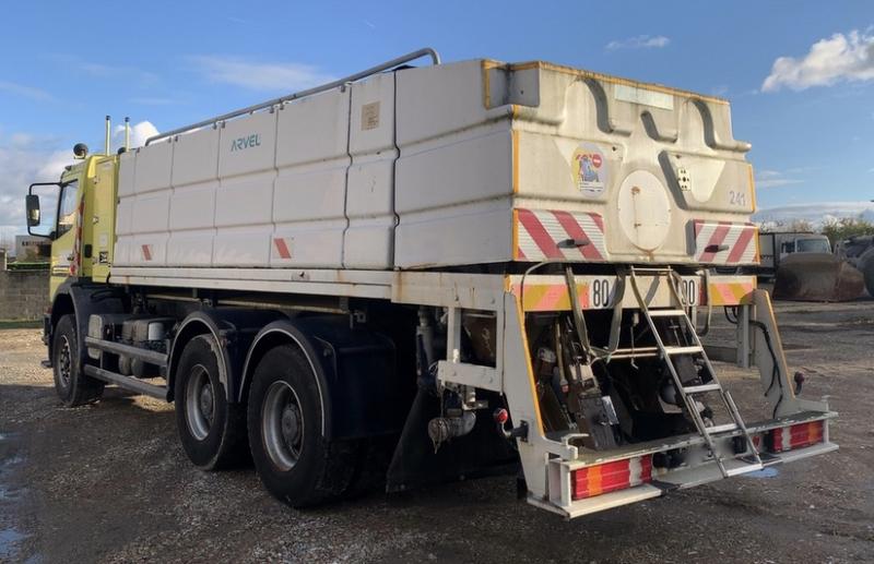 Engin de voirie Mercedes Atego 2628