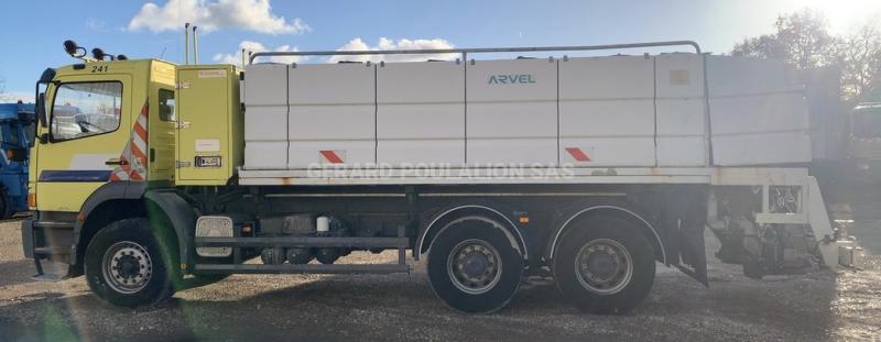 Engin de voirie Mercedes Atego 2628 AVEC SALEUSE GILETTA Camion saleuse