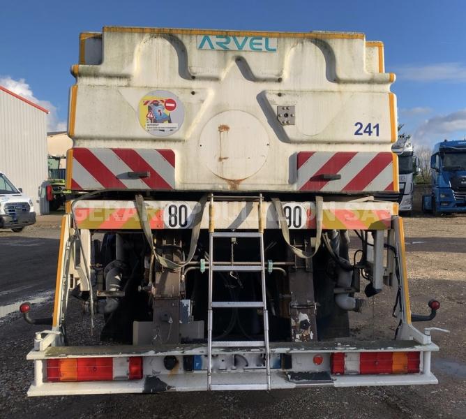 Engin de voirie Mercedes Atego 2628 AVEC SALEUSE GILETTA Camion saleuse