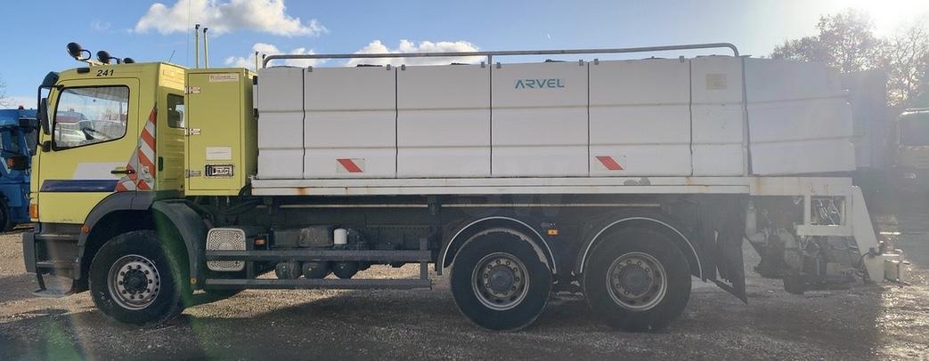 Engin de voirie Mercedes Atego 2628