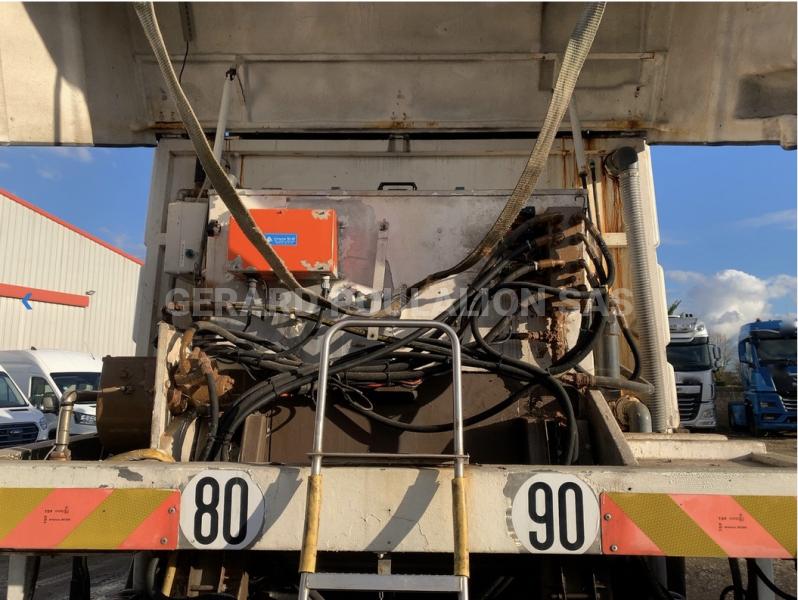 Engin de voirie Mercedes Atego 2628 AVEC SALEUSE GILETTA Camion saleuse