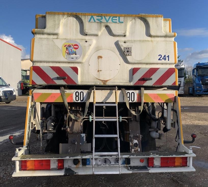 Engin de voirie Mercedes Atego 2628