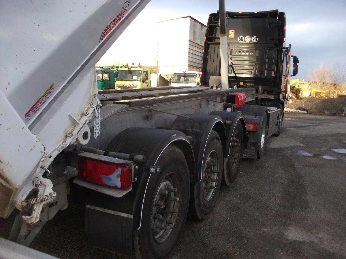 Semi-remorque Benalu SANS BÂCHE essieu relevable