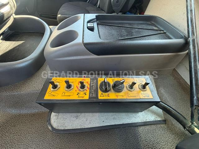 Camion DAF DALBY BRAS HYDRAULIQUE essieu 3 relevable Polybenne