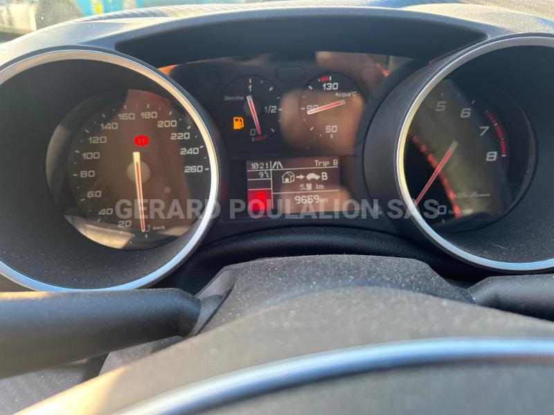 Voiture Alfa-Roméo Giulietta carrosserie esquintée Berline