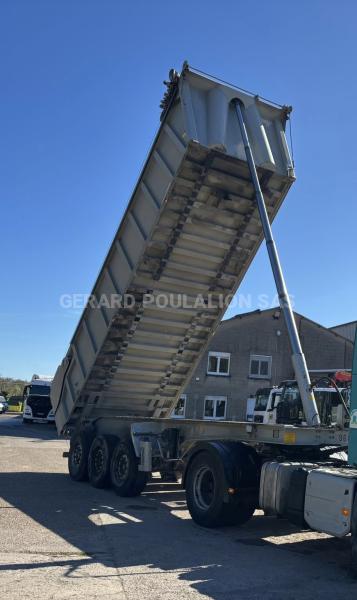 Semi-remorque Benalu BÂCHE manuelle 1-er ess. relevable,  Cul hydraulique Benne Benne arrière