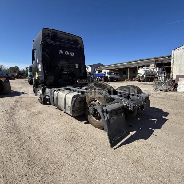 Tracteur Renault PR SREM MOTEUR À REFAIRE. AVEC LA CARTE GRISE.