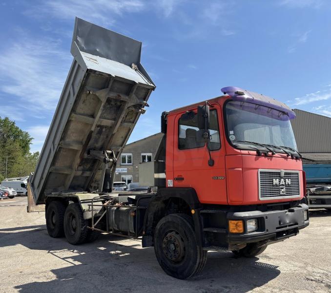 Camion MAN 33.322