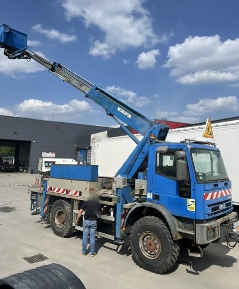 Camion Iveco VASP NACELLE 18M