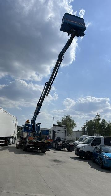 Camion Iveco VASP NACELLE 18M